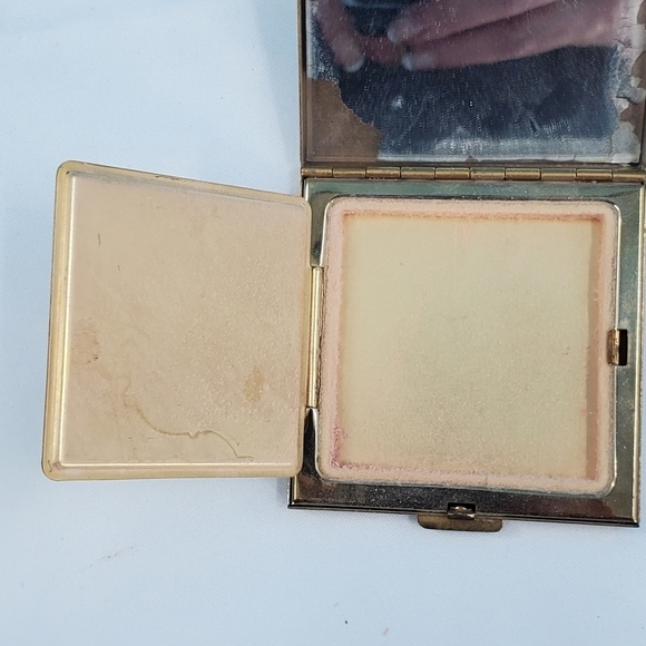 Volupte vintage needlepoint design square compact - Picture 7 of 12